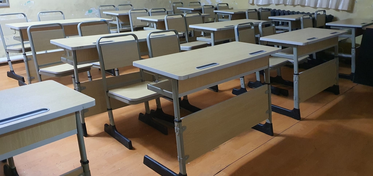 Хөлөнбуйр сумын сургуульд хоёр ангийн 30 ширээ, 60 сандлыг хүлээлгэн өгч, сурагчдын сурах орчин сайжирсаар...