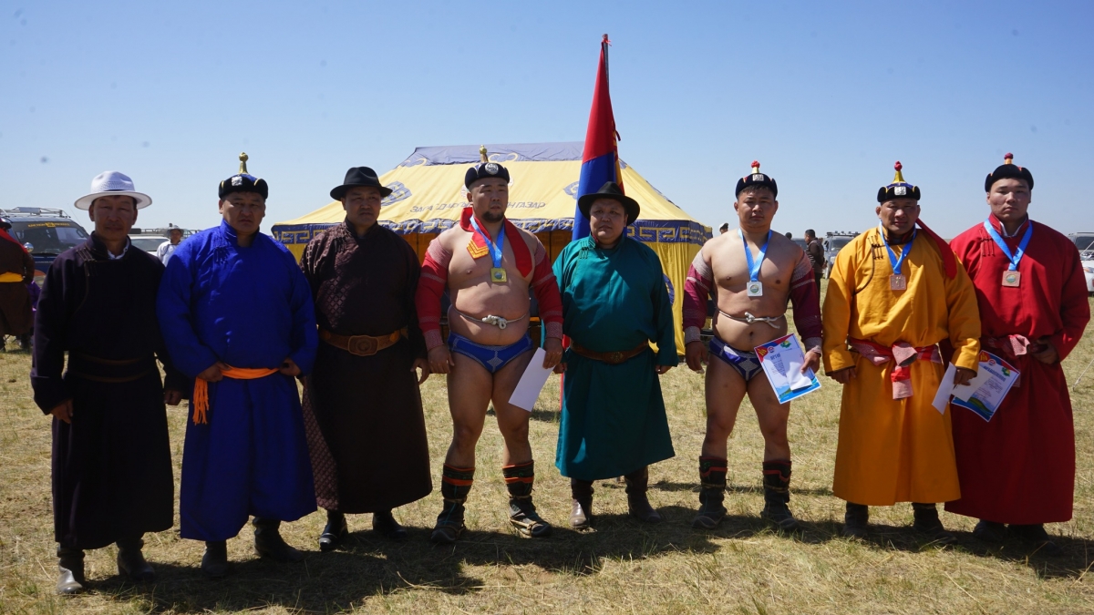 Хан Уулын тахилгын барилдаанд Монгол Улсын Заан Д.Анар түрүүллээ