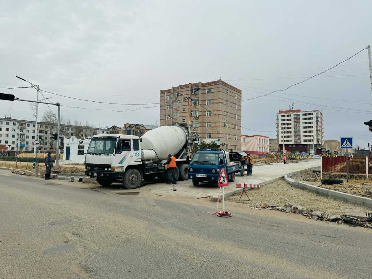 ЗАМ ЗАСВАРЫН АЖИЛ ДУУСЧ, ХӨДӨЛГӨӨНИЙГ НЭЭХЭД БЭЛЭН БОЛЖ БАЙНА