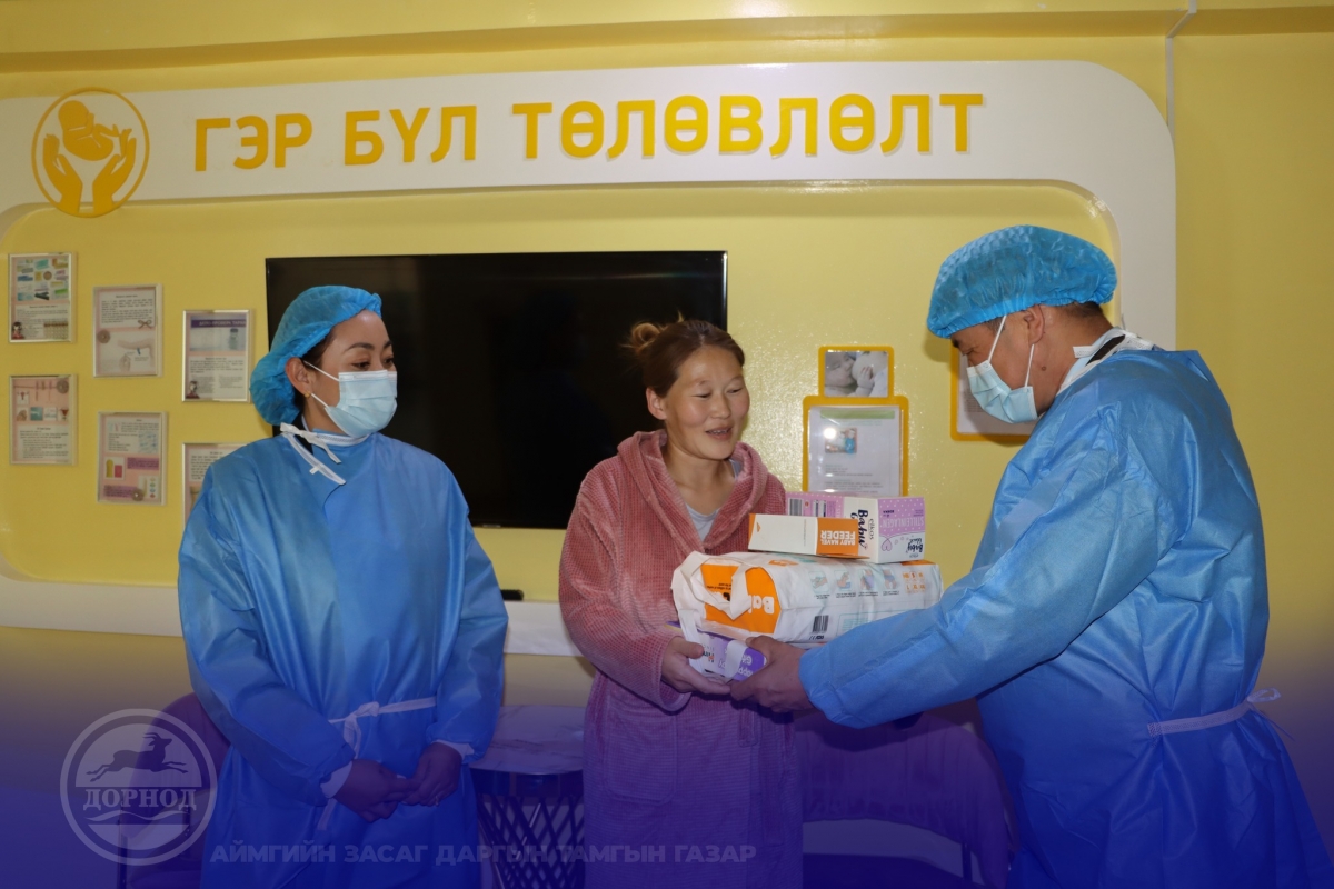 ОЛОН УЛСЫН ХҮҮХДИЙН ЭРХИЙГ ХАМГААЛАХ ӨДӨР МЭНДЭЛСЭН ХҮҮХДЭД ХҮНДЭТГЭЛ ҮЗҮҮЛЛЭЭ