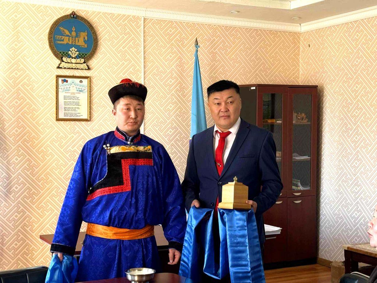 БАЯНДУН СУМЫН ЗАСАГ ДАРГЫН АЖЛЫГ ХҮЛЭЭЛЦЭЖ БАЙНА